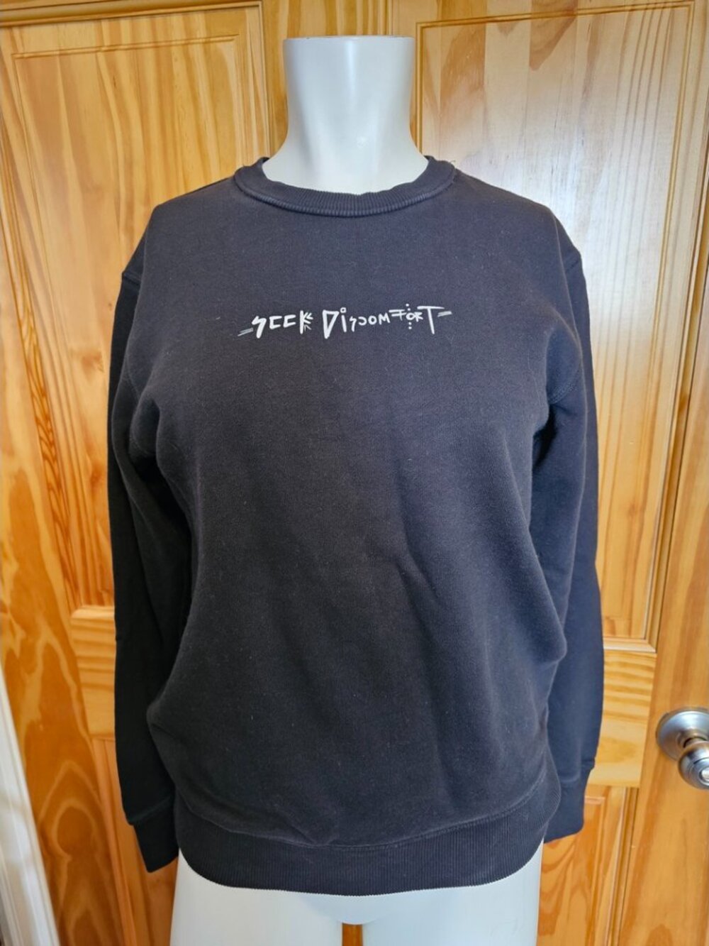 💙 34. Seek Discomfort Men's Size Extra Small Sweater